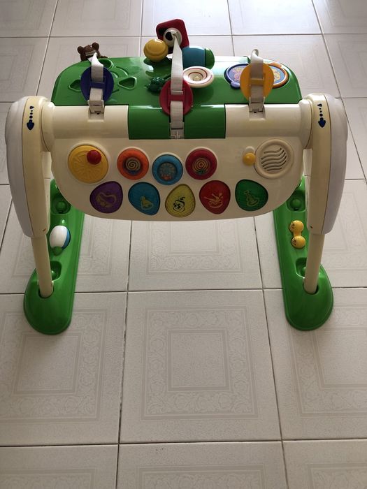 Centro de atividade com som e jogos