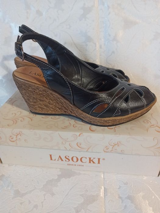 Buty damskie na koturnie, rozm. 38