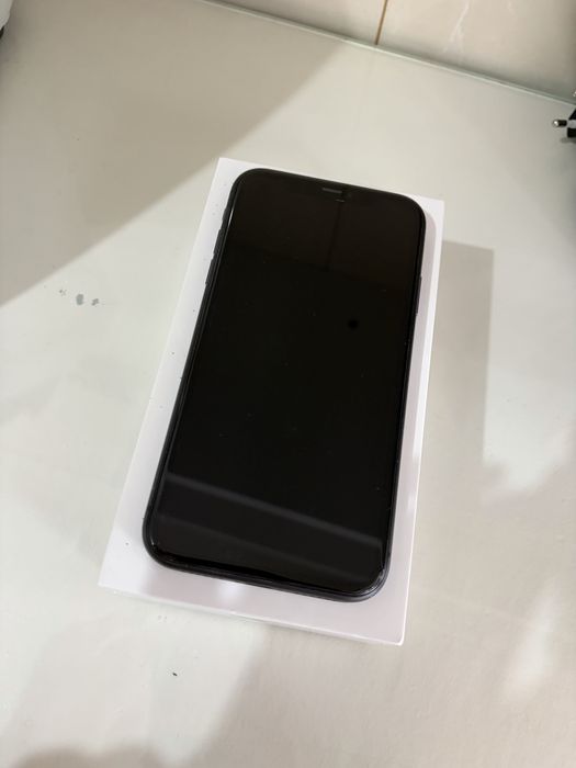 iPhone 11 64 GB Preto – Face ID avariado – bateria 75% + capas
