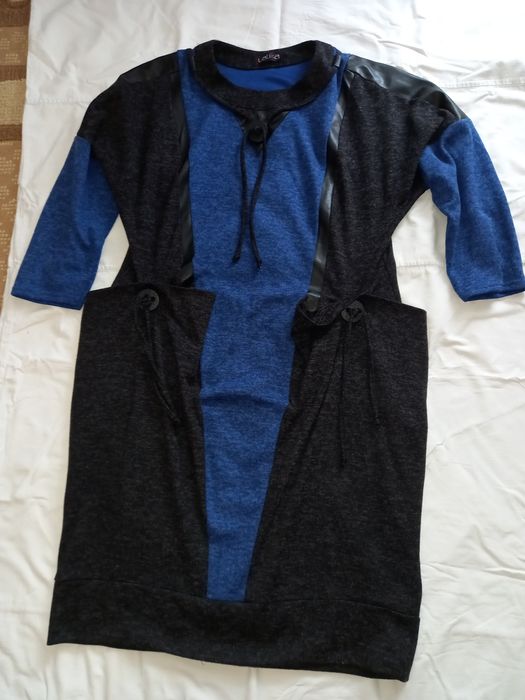 Продам платье с теплого тприкотажа с регулируемыми карманамт