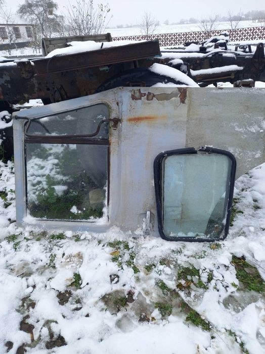 скло кабіни , дверей маз