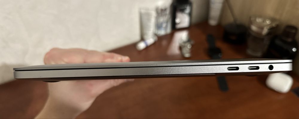 MacBook Pro 2018 13, 8/256, 112 циклів — стан нового macbook