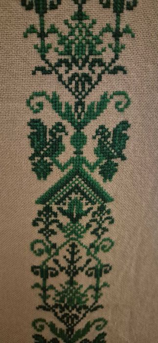 Сукня з вишивкою