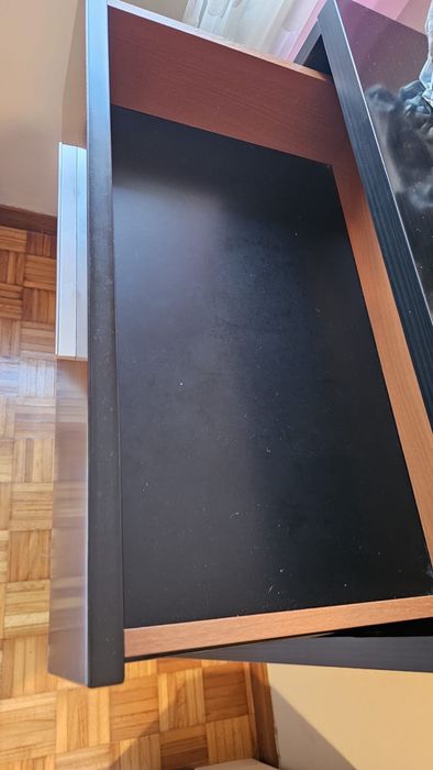 Cómoda Preta com 2 gavetas e 3 gavetões