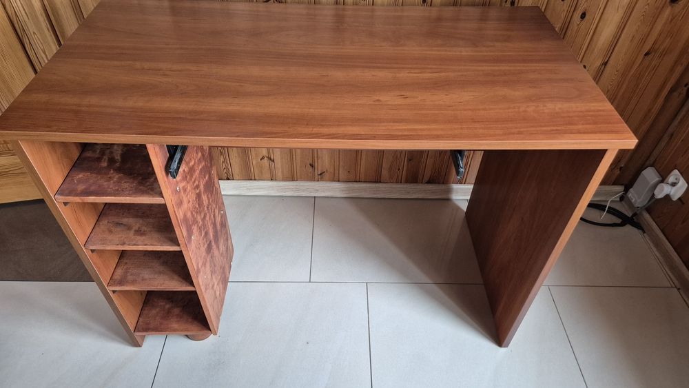 Biurko w bardzo dobrym stanie 110x78x56