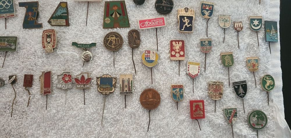 Odznaki przypinki z czasów PRL