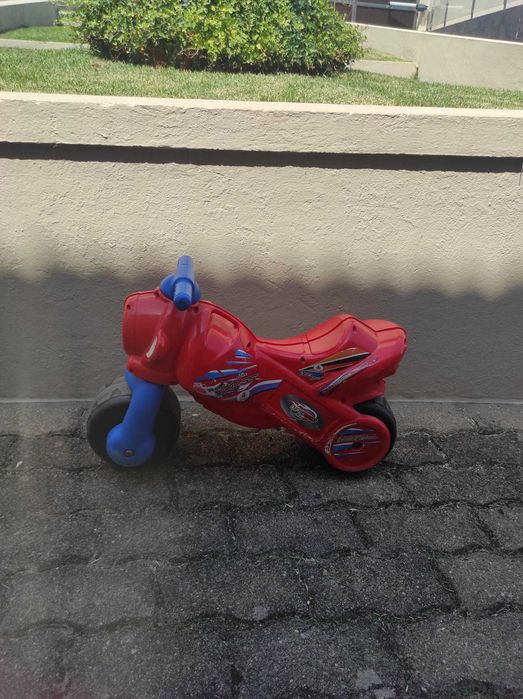 Bicicletas e triciclos de criança