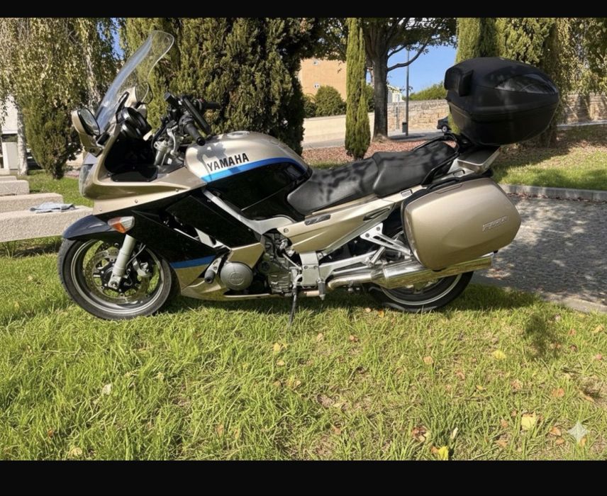 Yamaha FJR 1300 de 2009 com 43 mil klm