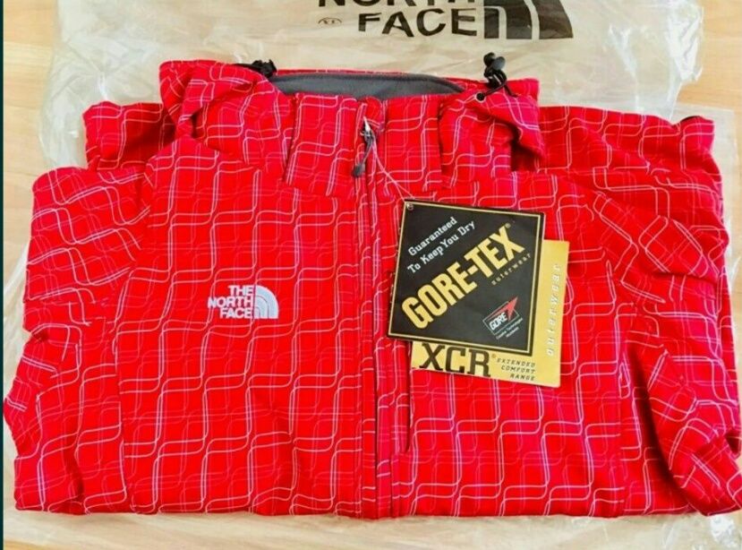 Na narty/snowboard  The North Face, wzór 3D, ocieplane, nowe z metkami