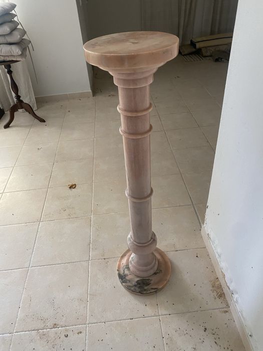 Coluna em Mármore Rosa