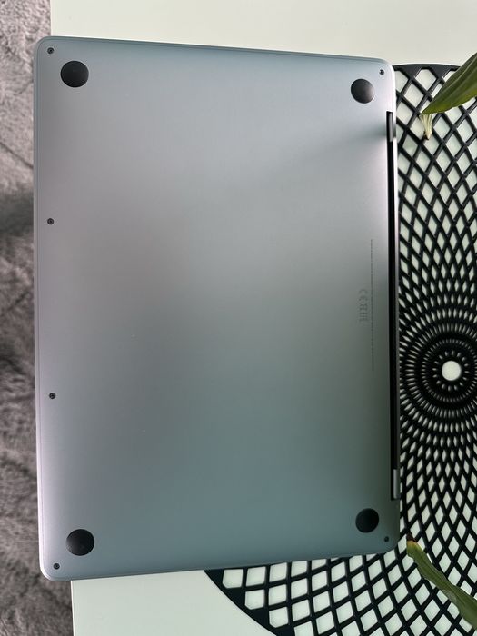 Macbook Pro 13 2019 macOs Sequoia