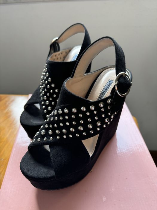 Sandálias salto cunha pretas