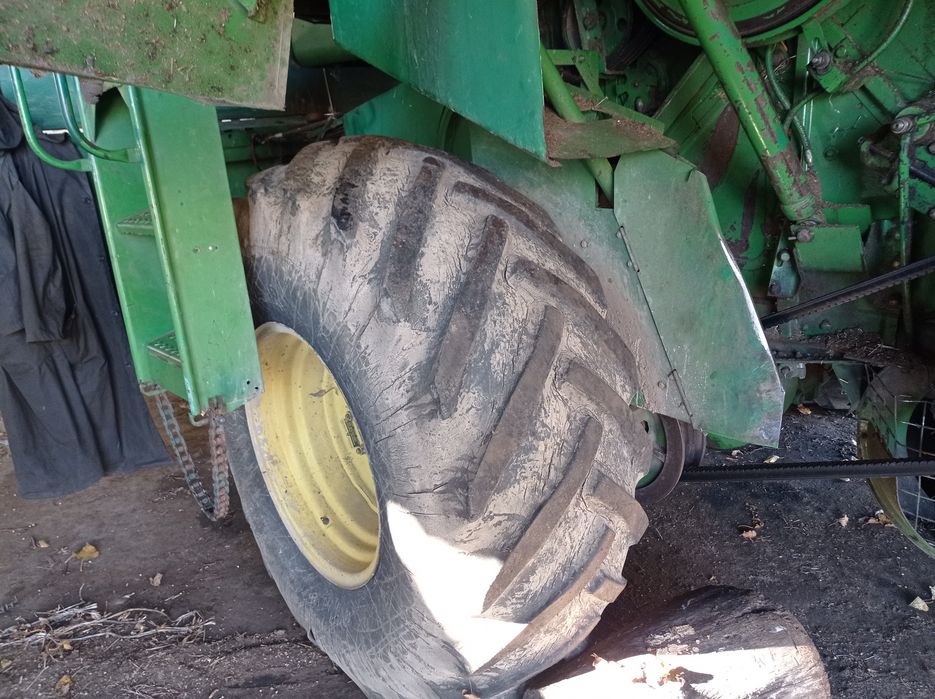Комбайн John Deere 1075
