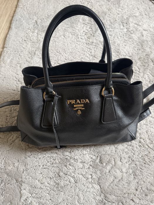 Prada torba skorzana zlote dodatki czarna