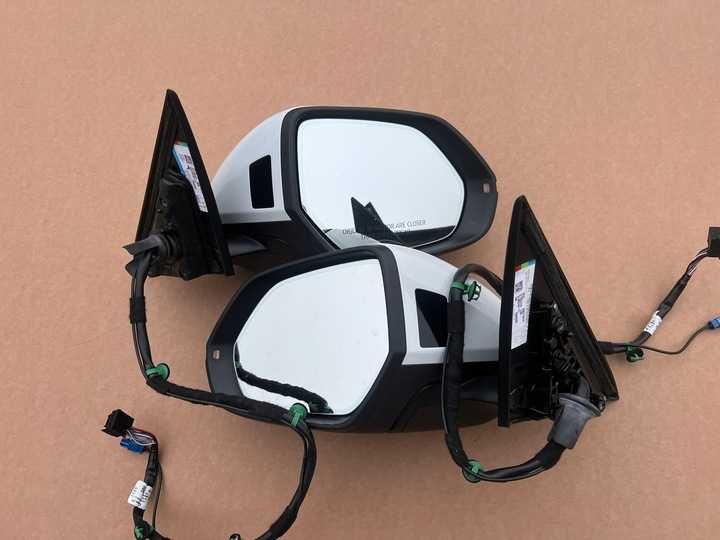 Комплект дзеркал Audi Q8 4M8