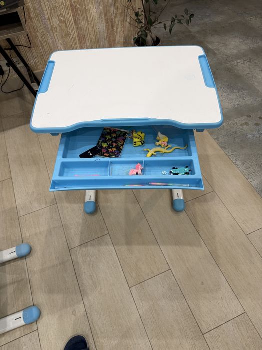 Дитяча парта з регулюванням висоти + стілець (комплект)