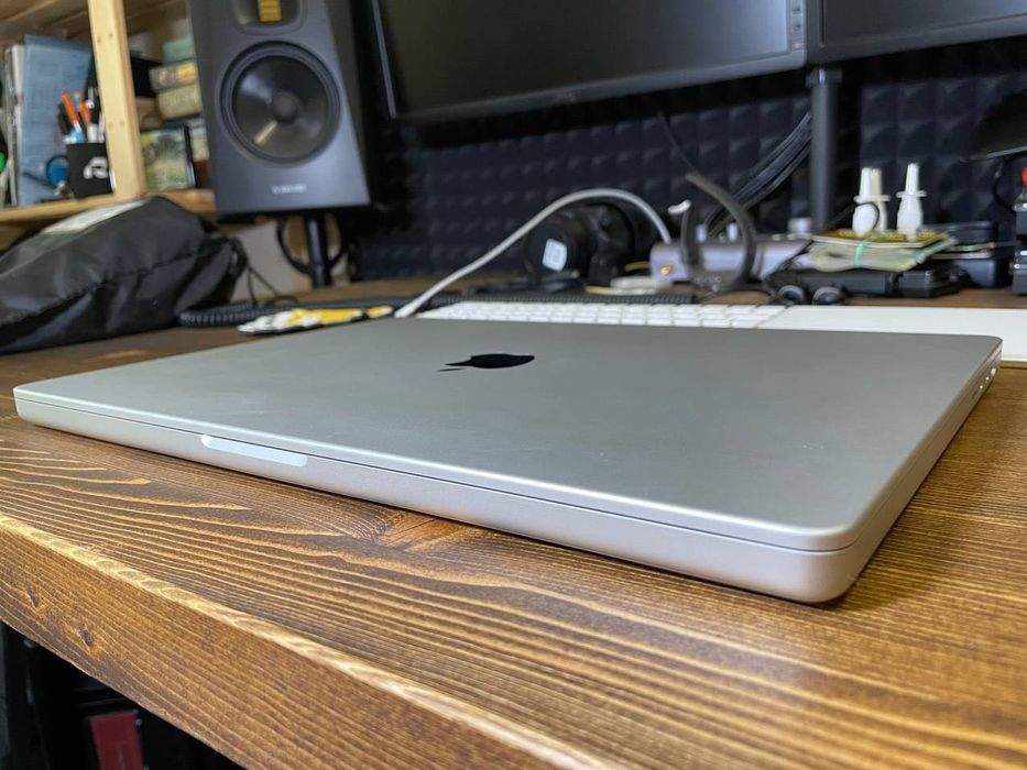 MacBook Pro M1 Max 10CPU 32GPU 32GB 1TB silver RU