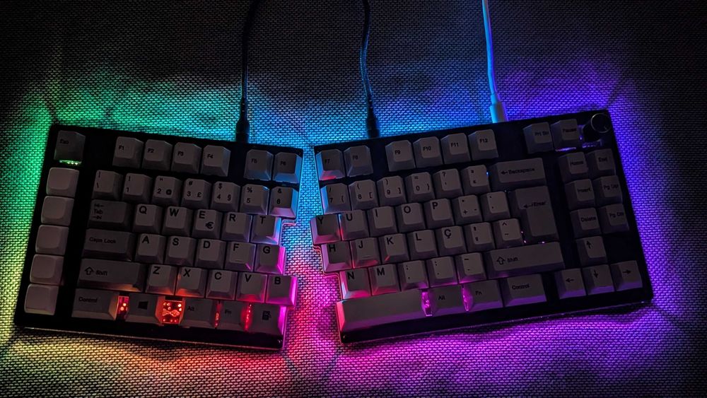 Teclado Mecânico Ergonómico PT-PT configurável 75% TKL