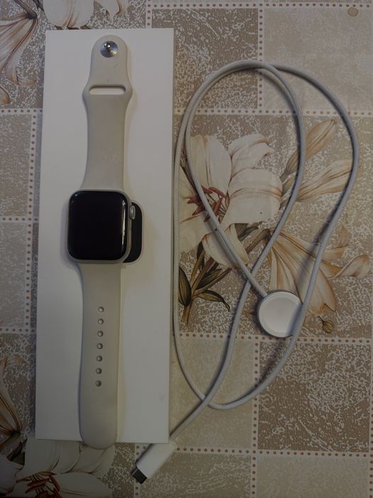 Продам смарт часы apple watch se3 40mm