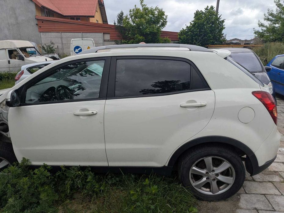 Ssangyong Korando III 3 2.0 xdi 4wd tylne zawieszenie kompletne wahacze sanki wozek