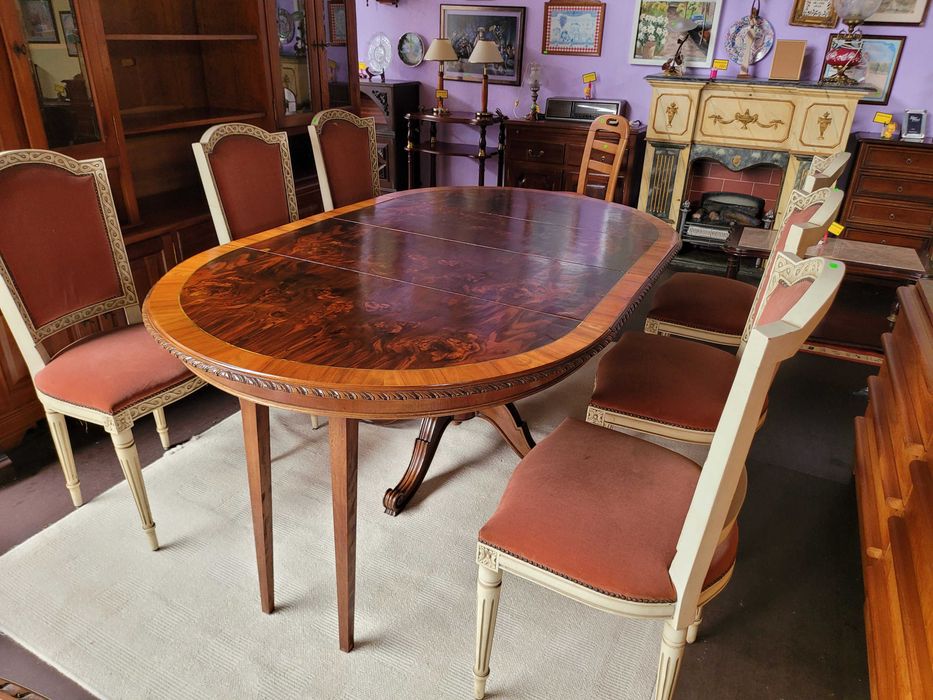 Mesa de sala antiga em madeira - extensível - Muito bom estado geral