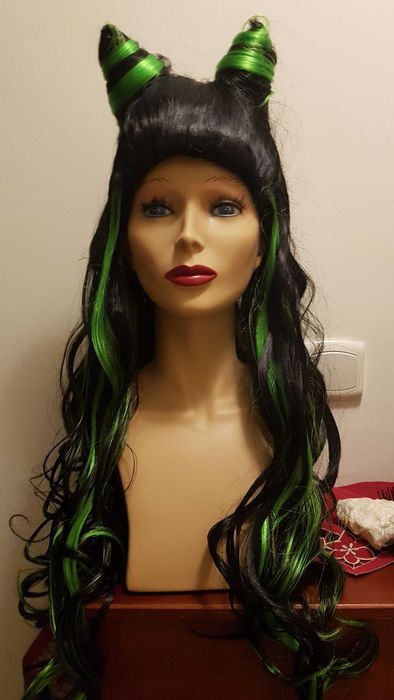 peruka syntetyczna z rogami kanekalon nowa teatr sylwester przebranie