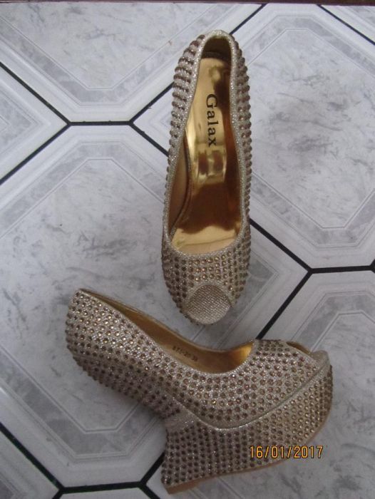 Buty wieczorowe lub ślubne