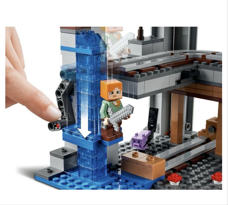 Конструктор Lego Minecraft Перша пригода 21169