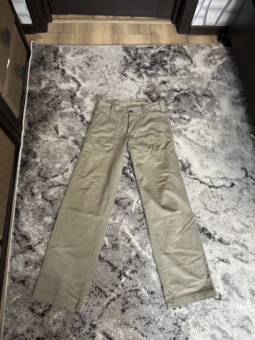 Широкі штани пустельного кольору