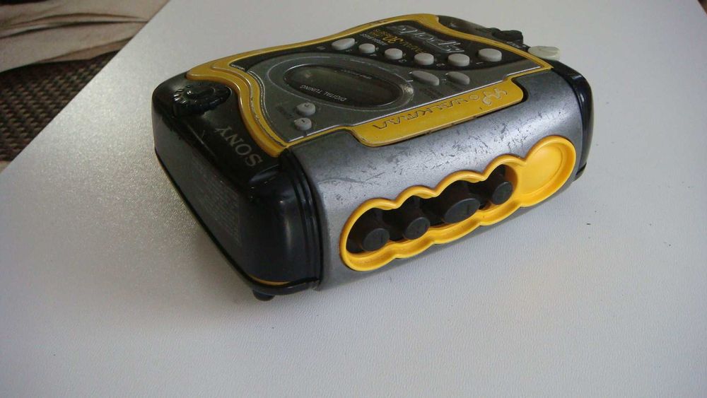 Sony WM-FS220 AM/FM Radio Cassette Player Mega Bass Sports Walkman