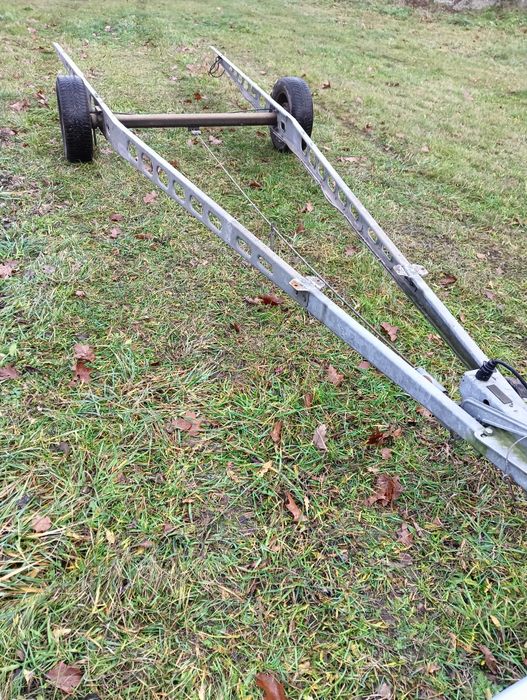 Rama z osią i zaczepem