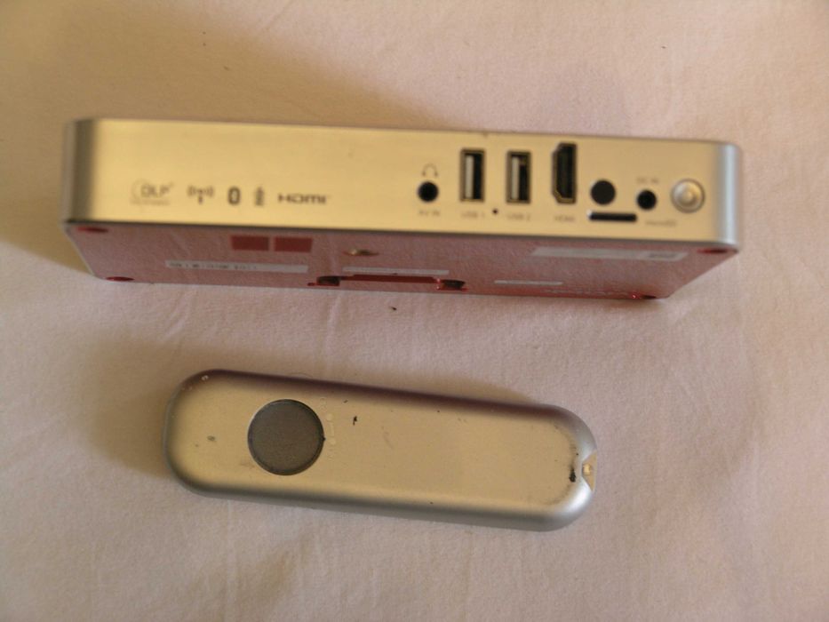 HD, 3x LED, DLP  проектор Vivitek QUMI Q3+ с Android на Аккумуляторе