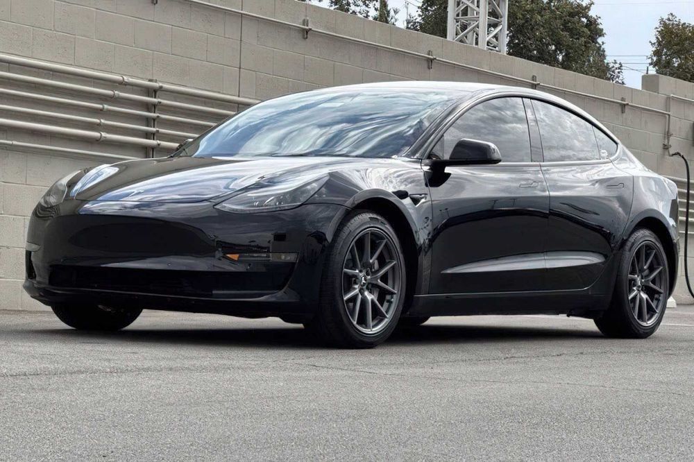 Tesla Model 3 Long Range      2022