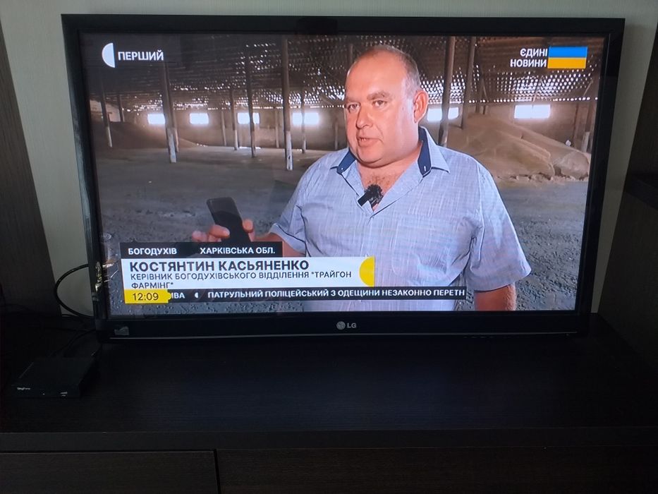 Продам телевизор LG 42"диагонал + крепление на стену