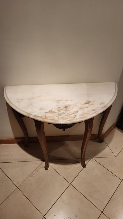 Mesa/ Credência em meia lua com tampo em mármore