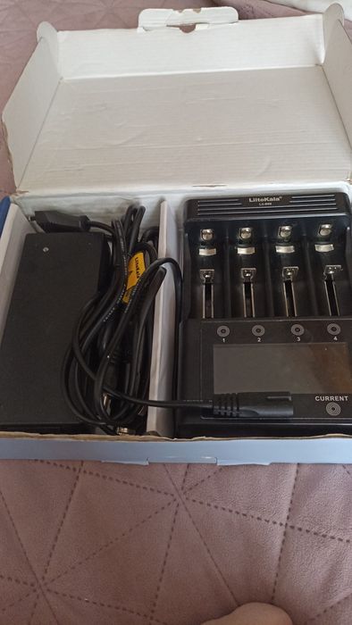 Потужний зарядний пристрій XTAR VC4Plus  3А