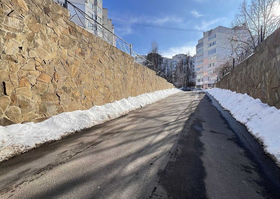 Продаж паркомісця на Поділлі