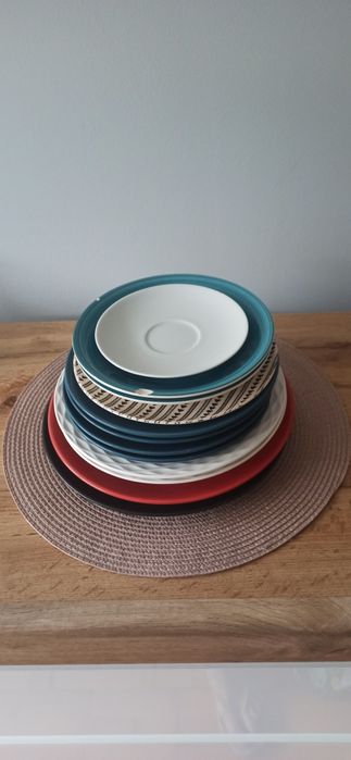 Kolorowe talerze (małe i duże)