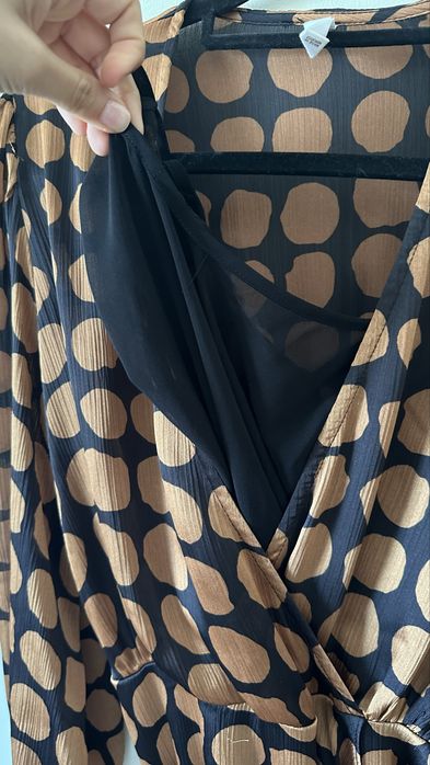 Vestido preto e bolas douradas da Mango tamXS