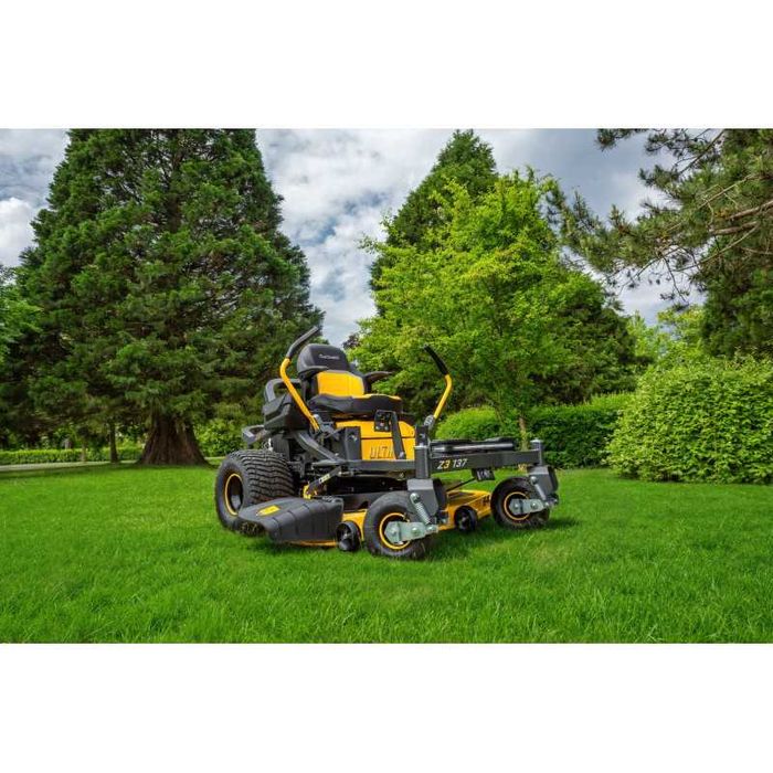 Traktor Zero Turn Cub Cadet ZT3 137 Ultima silnik Kawasaki Raty 0%