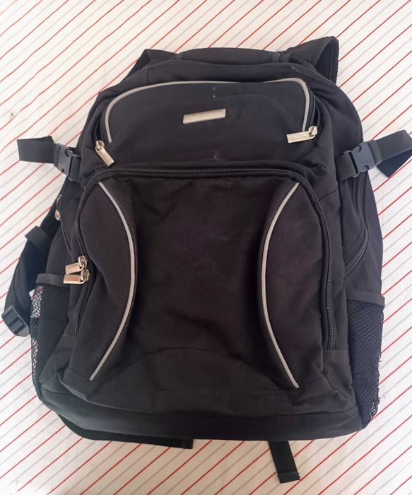 Muchila AHTEC - com alguns sinais de uso mas em relativo bom estado.