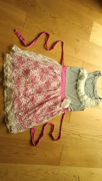 Włoska śliczna dziewczęca sukienka z koronką r. 36 tiul