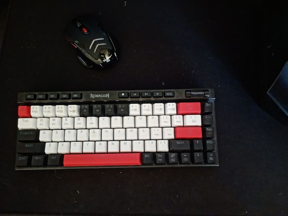 Komputer gamingowy  + myszka klawiatura monitor słuchawki kierownica