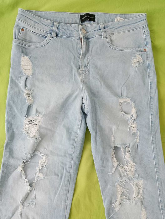 MOHITO. Ładne spodnie jeansowe.