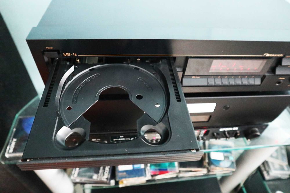 Cd проигрыватель  NAKAMICHI MB-1S Chip 2 x PCM1700P звук 20 бит