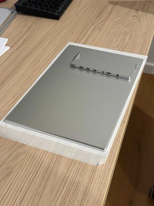 Monitor przenośny ESR TH-156FC 15.6 "