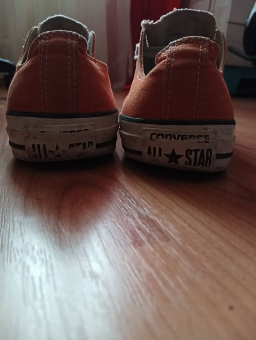 Продам оранжеві кеди Converse Chuck Taylor All-Star.
размер 39/24.5 см