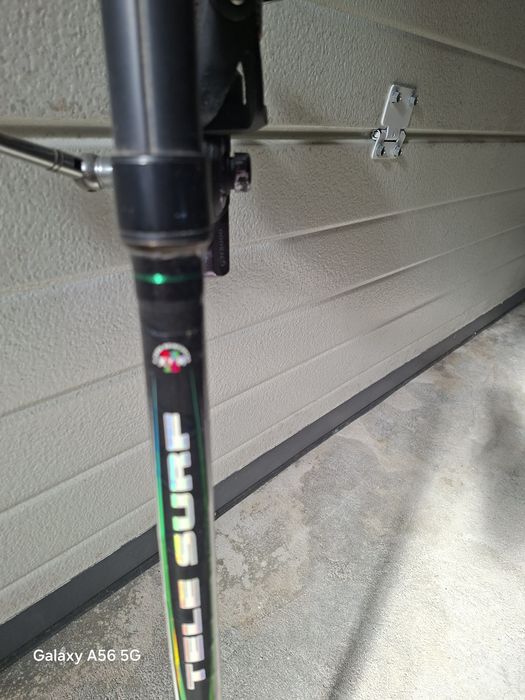 Cana surfcasting 4.5m com carreto com 150 m de multi filamentos