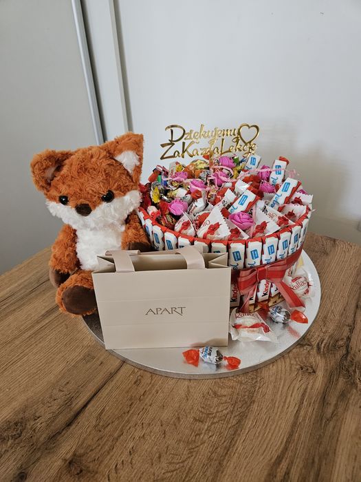 Luksusowy Prezent Premium: Tort ze słodyczy KINDER + Pluszak + Karta podarunkowa