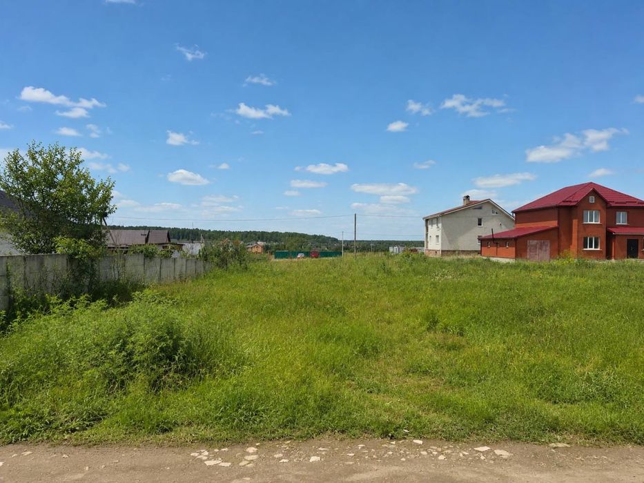 Продаж ділянки в с.Сонячне (під забудову)